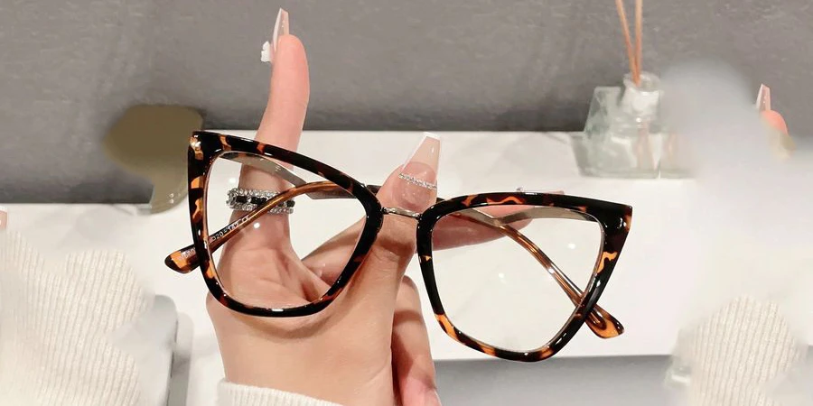 Get Your Feline Chic On 5 Most Fabulous Cat Eye Eyeglasses Out Right Now Chashmah